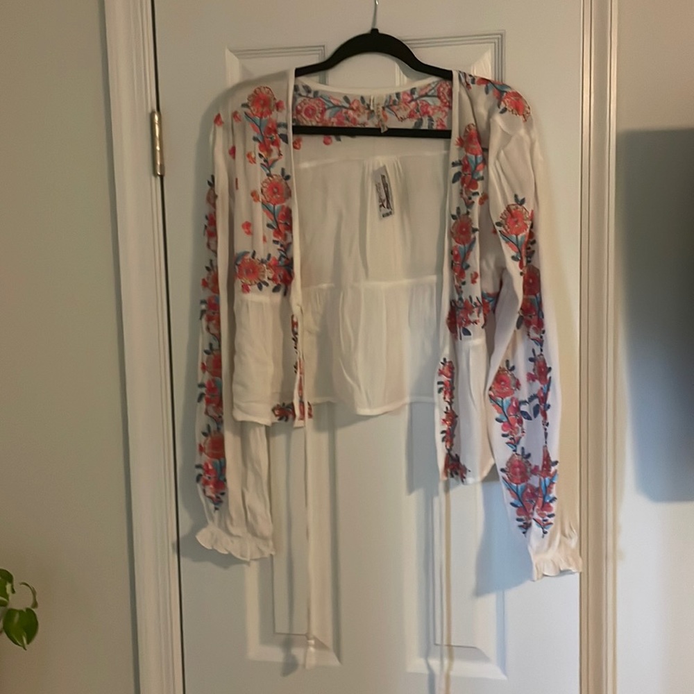 South Moon Under Floral Top NWT